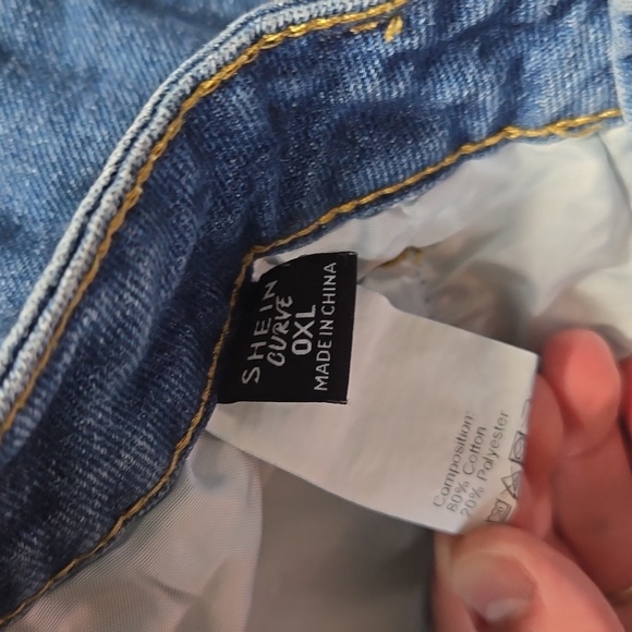 6 For 40 SHEIN Blue Straight Leg Jeans with Butterfly Patches 33-35 in waist - Picture 4 of 5